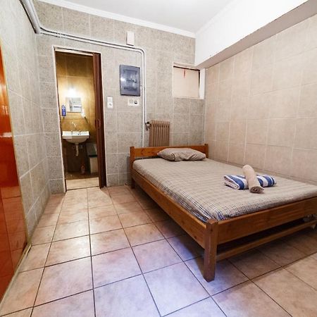 Private Flat For 2 Or 3 With Back Yard Near Exarhia Square And Archaelogical Museum Lägenhet Aten Exteriör bild