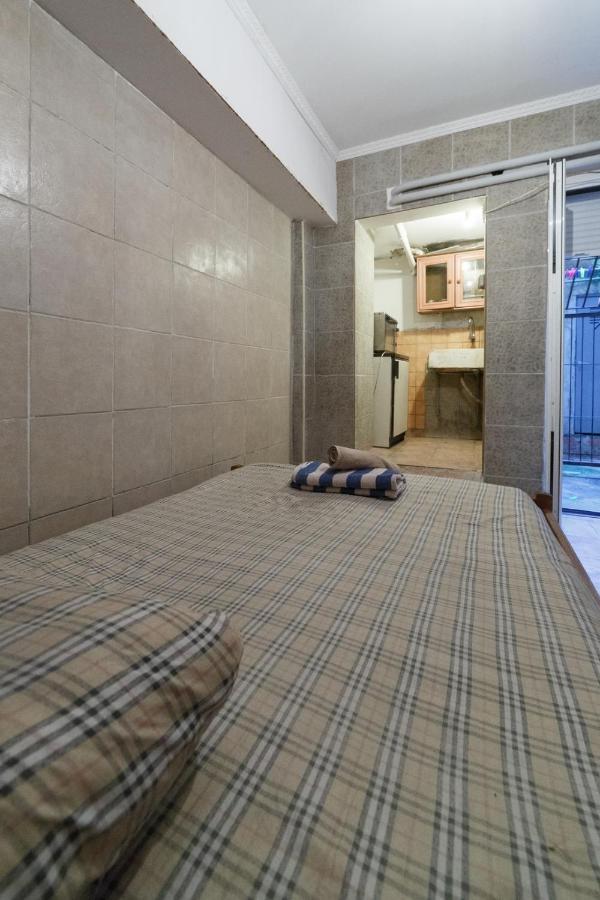Private Flat For 2 Or 3 With Back Yard Near Exarhia Square And Archaelogical Museum Lägenhet Aten Exteriör bild