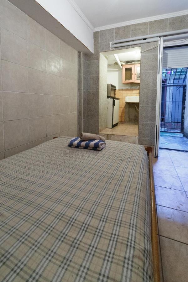 Private Flat For 2 Or 3 With Back Yard Near Exarhia Square And Archaelogical Museum Lägenhet Aten Exteriör bild