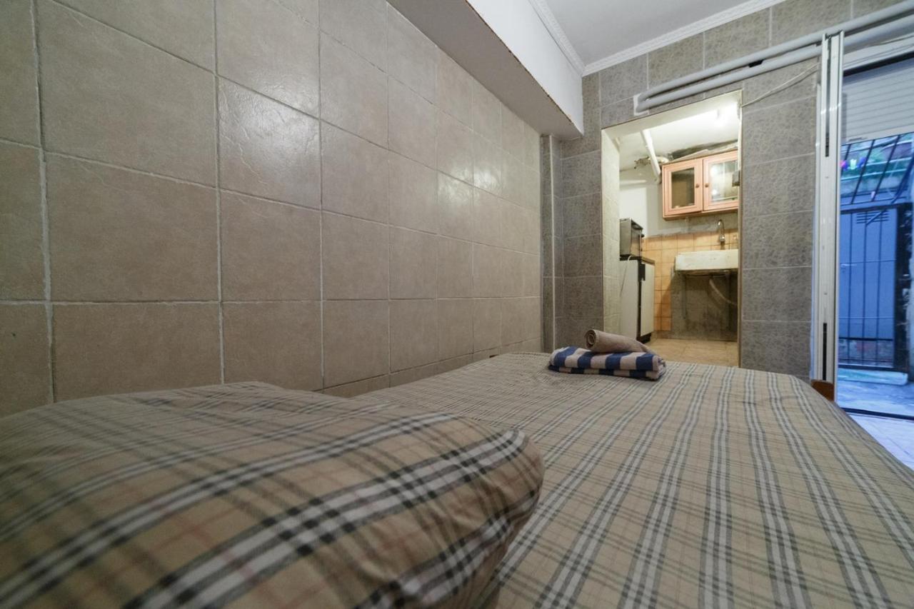 Private Flat For 2 Or 3 With Back Yard Near Exarhia Square And Archaelogical Museum Lägenhet Aten Exteriör bild