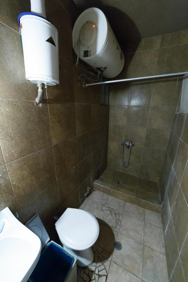 Private Flat For 2 Or 3 With Back Yard Near Exarhia Square And Archaelogical Museum Lägenhet Aten Exteriör bild